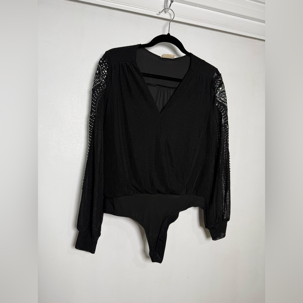 Ember Bodysuit Long Sleeve V-Neck Black Rhinestone Sleeve Size M NWOT - Picture 2 of 9